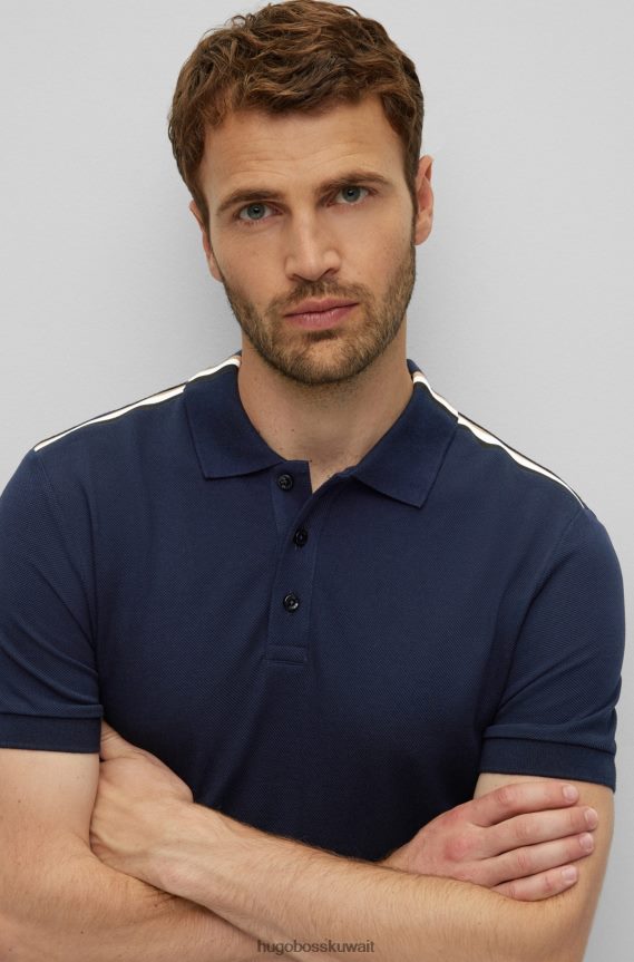 4TFNJN1634 أزرق غامق Hugo Boss قميص بولو من قطن بيكيه مع شريط هوغو المميز باللون الأزرق الداكن