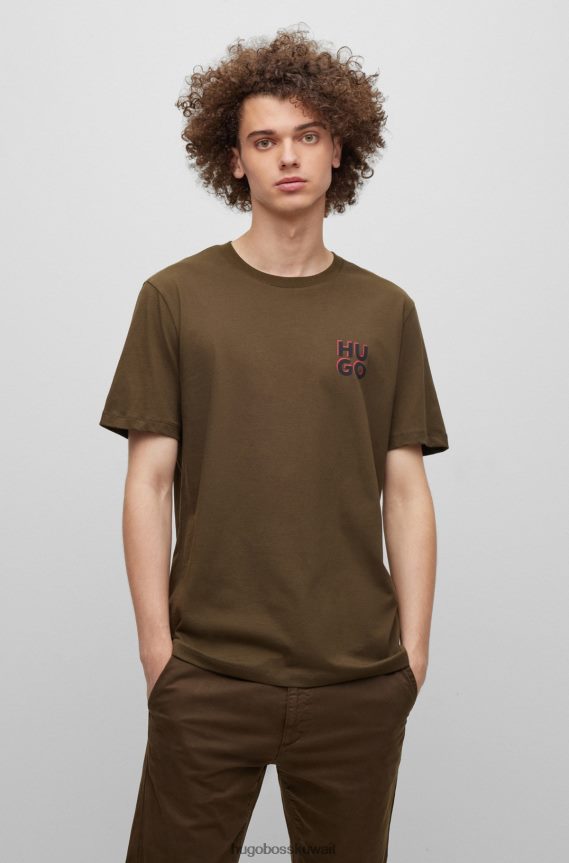 4TFNJN1661 بني Hugo Boss تيشيرت هوغو من الجيرسي القطني مع طباعة شعار مكدس باللون البني