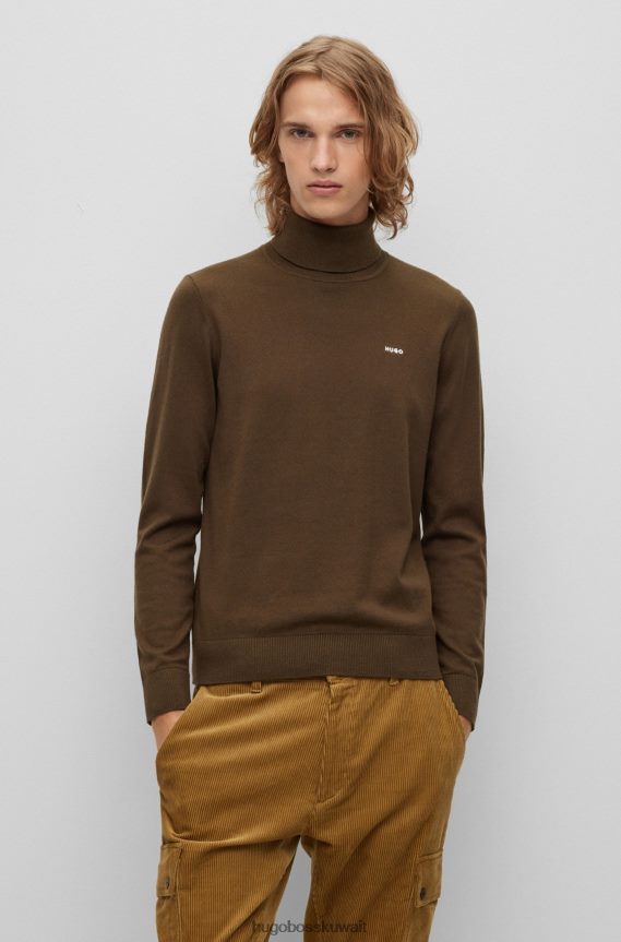 4TFNJN1667 بني غامق Hugo Boss سترة هوغو من مزيج القطن مع شعار الصدر باللون البني الداكن