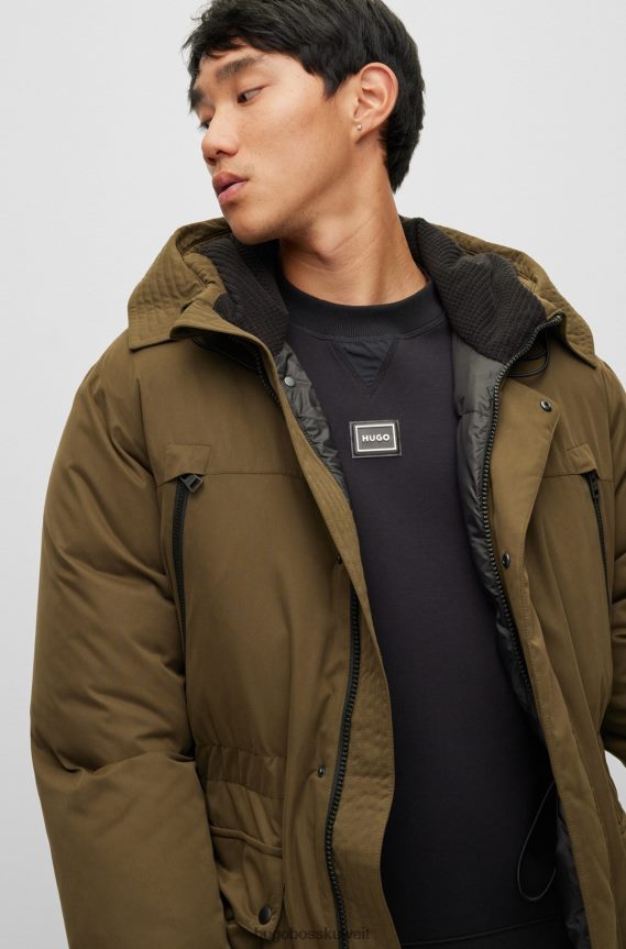4TFNJN1671 أخضر غامق Hugo Boss سترة هوغو خضراء داكنة مملوءة بالأسفل مع شعار الإطار