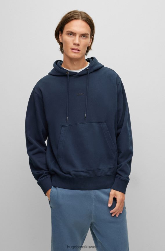 4TFNJN1677 أزرق غامق Hugo Boss سترة بغطاء للرأس من قطن تيري مصبوغ باللون الأزرق الداكن مع شعار متناغم