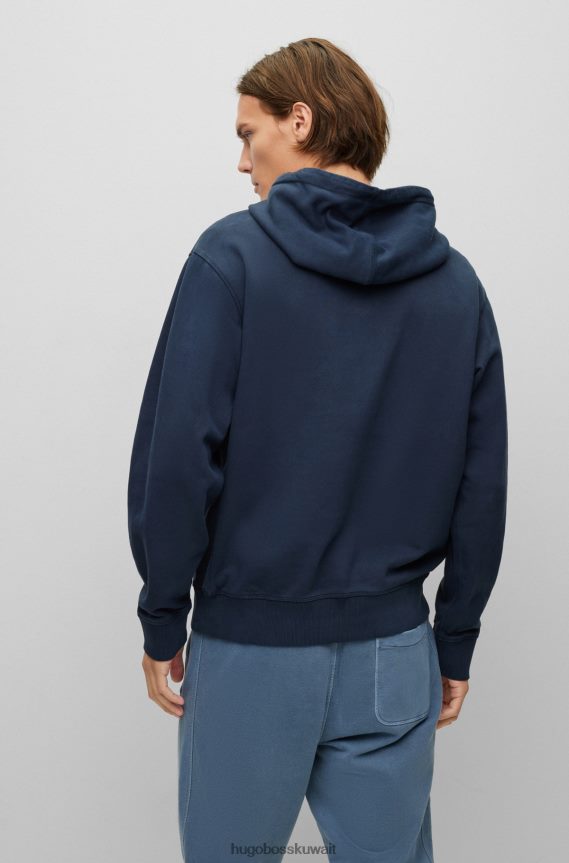 4TFNJN1677 أزرق غامق Hugo Boss سترة بغطاء للرأس من قطن تيري مصبوغ باللون الأزرق الداكن مع شعار متناغم