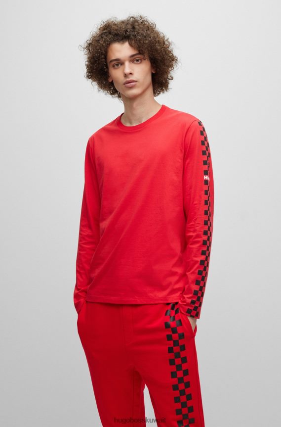 4TFNJN1717 أحمر Hugo Boss تي شيرت من الجيرسي القطني باللون الأحمر مع أكمام عمل فني بشعار Hugo