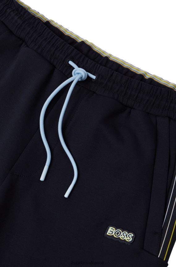 4TFNJN1732 أزرق غامق Hugo Boss بدلة رياضية من مزيج القطن باللون الأزرق الداكن من Hugo مع تفاصيل مخططة متعددة الألوان