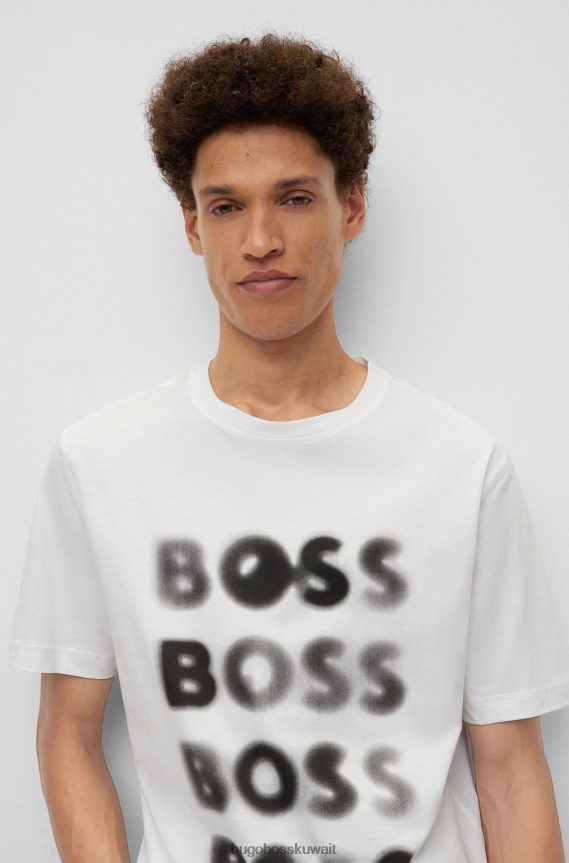 4TFNJN1745 أبيض Hugo Boss تيشيرت هوغو من الجيرسي القطني المريح مع شعار عمل فني باللون الأبيض