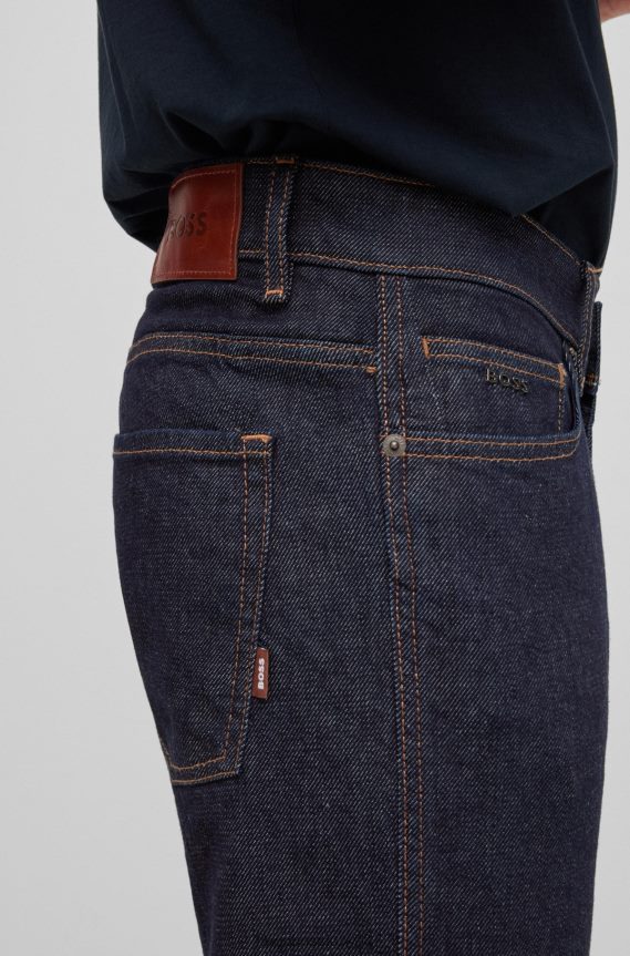 4TFNJN1759 أزرق غامق Hugo Boss جينز أزرق داكن بقصة ضيقة من قماش الدنيم المريح باللون الأزرق الداكن