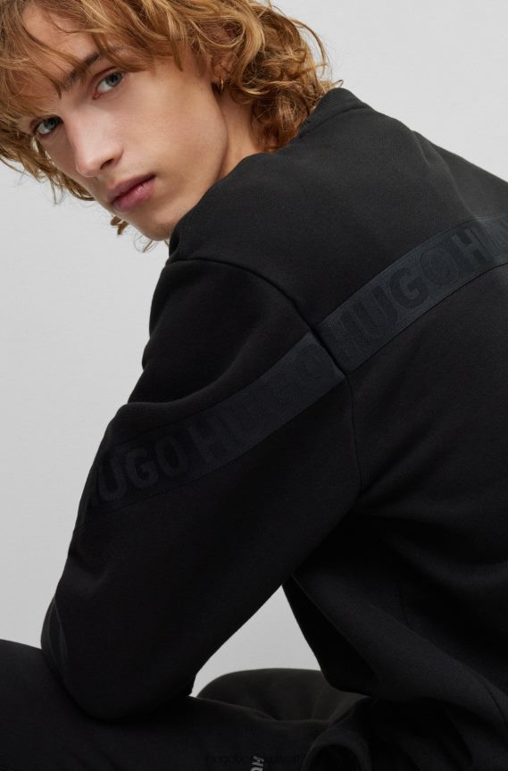 4TFNJN1760 أسود Hugo Boss سويت شيرت من القطن العضوي مع شريط شعار هوغو باللون الأسود