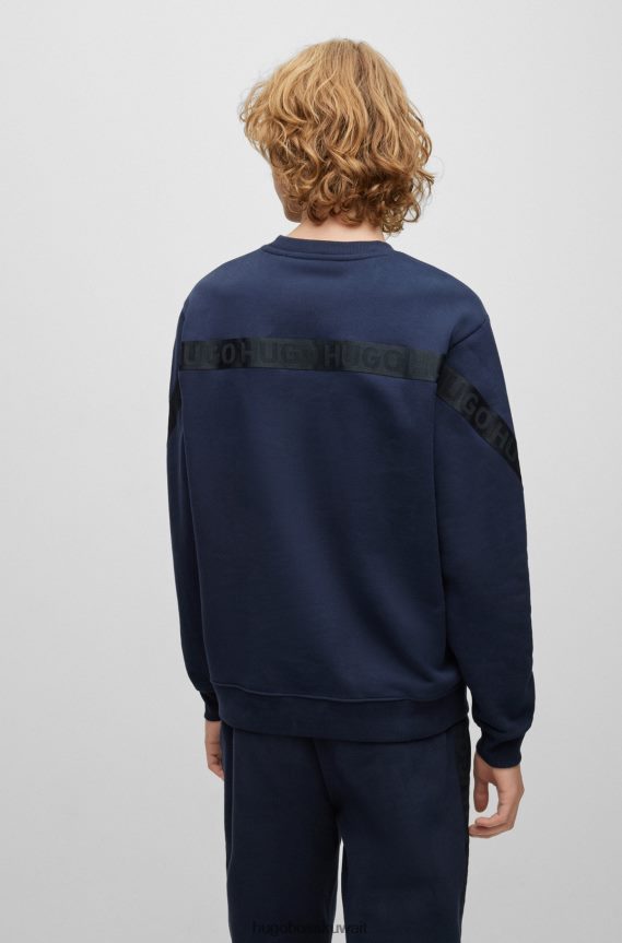 4TFNJN1762 أزرق غامق Hugo Boss سويت شيرت من القطن العضوي باللون الأزرق الداكن من Hugo مزين بشريط الشعار