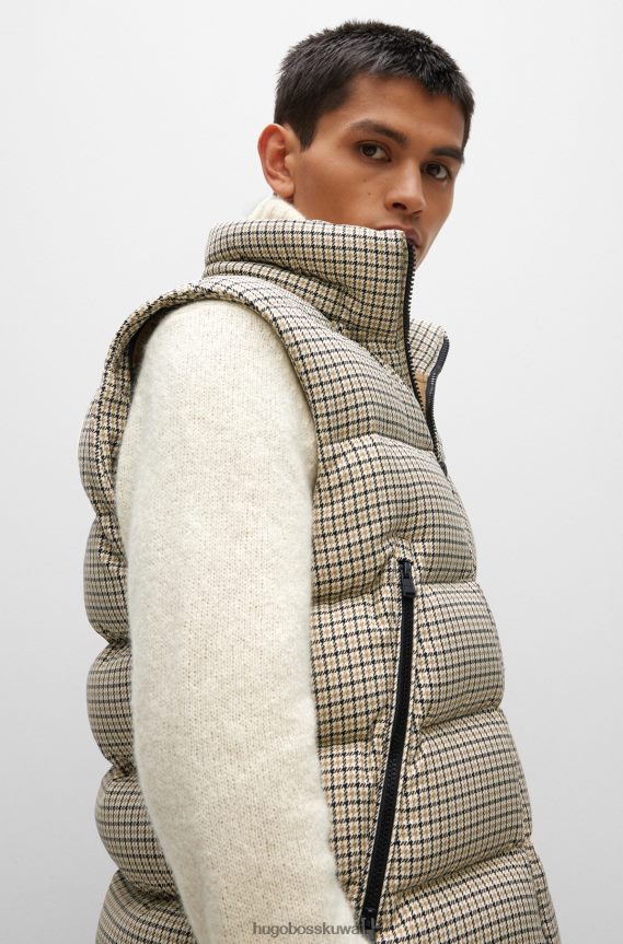 4TFNJN1763 اللون البيج Hugo Boss سترة هوغو بنمط هاوندزتوث مع غطاء رأس وأكمام قابلة للإزالة باللون البيج