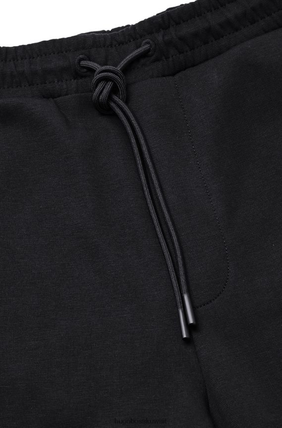 4TFNJN1773 أسود Hugo Boss شورت هوغو أسود بقصة عادية مصنوع من قماش مطاطي مع عمل فني شبكي