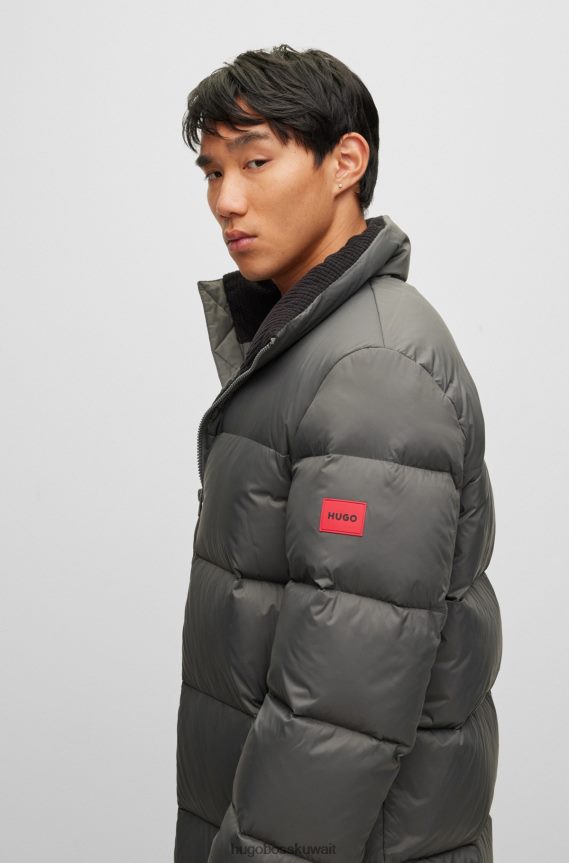 4TFNJN1790 الرمادي الداكن Hugo Boss معطف منتفخ مقاوم للماء مع شعار أحمر اللون باللون الرمادي الداكن من Hugo