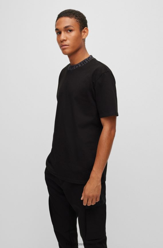 4TFNJN1800 أسود Hugo Boss تيشيرت هوغو من الجيرسي القطني باللون الأسود مع ياقة منسوجة بشعار الماركة