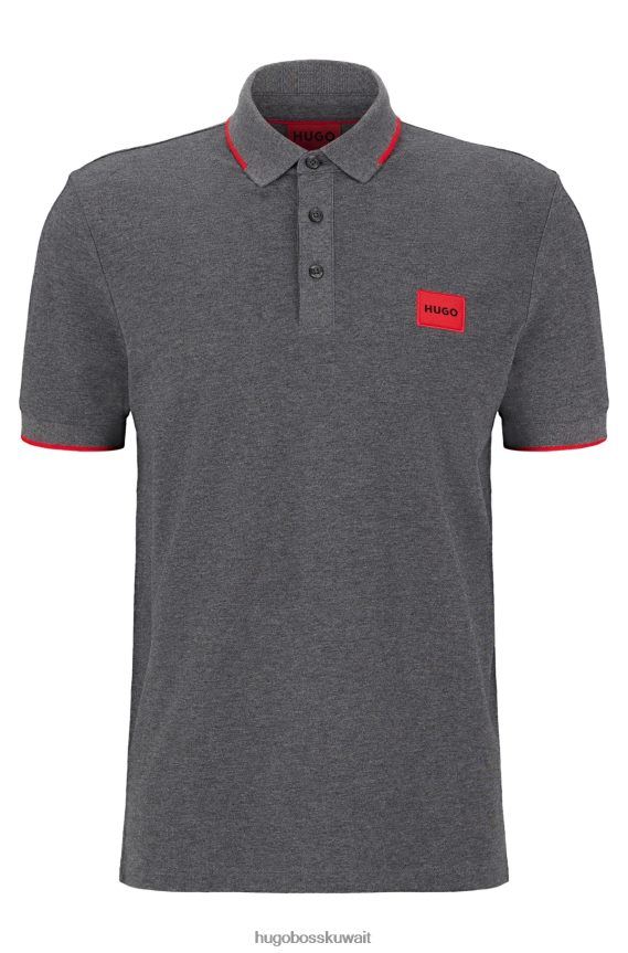 4TFNJN1807 الرمادي الداكن Hugo Boss قميص بولو رمادي داكن من قطن بيكيه © بقصة ضيقة مع ملصق شعار أحمر