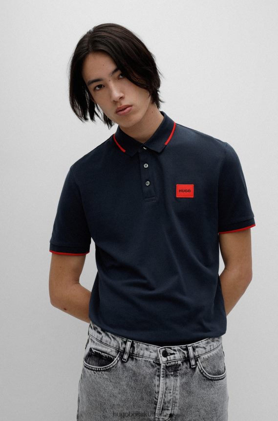 4TFNJN1810 أزرق غامق Hugo Boss قميص بولو من قطن بيكيه © بقصة ضيقة مع شعار هوغو باللون الأحمر والأزرق الداكن