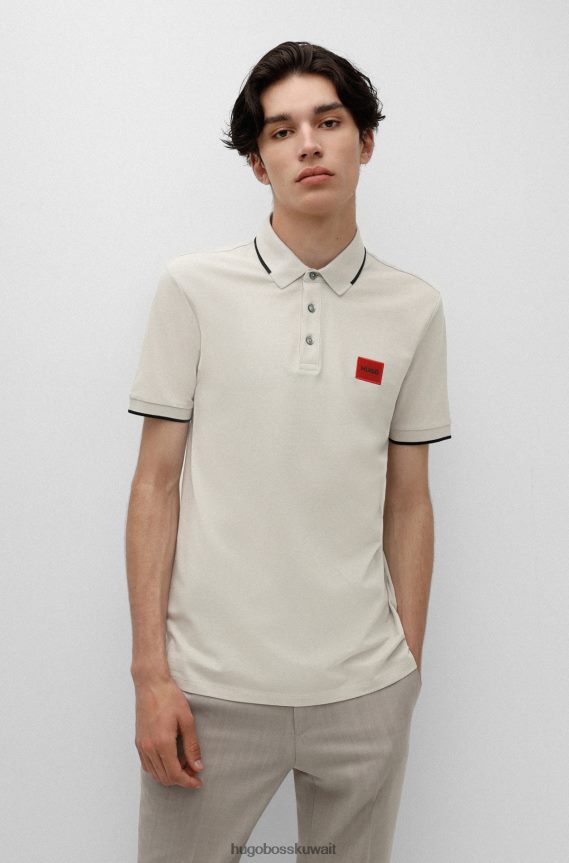 4TFNJN1811 البيج الفاتح Hugo Boss قميص بولو بقصة ضيقة من قطن بيكيه © باللون البيج الفاتح مع شعار هوغو باللون الأحمر