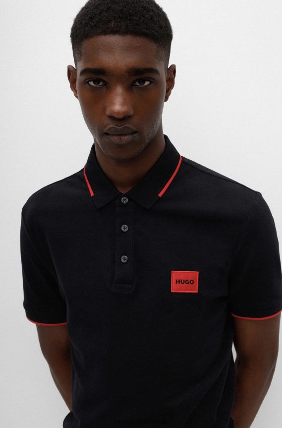 4TFNJN1813 أسود Hugo Boss قميص بولو أسود من قطن بيكيه © من Hugo بقصة ضيقة مع ملصق شعار أحمر