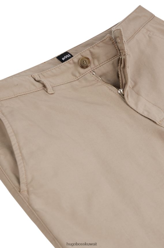 4TFNJN1821 البيج الفاتح Hugo Boss هوغو بنطال تشينو بقصة عادية مصنوع من قطن الجبردين المطاطي باللون البيج الفاتح