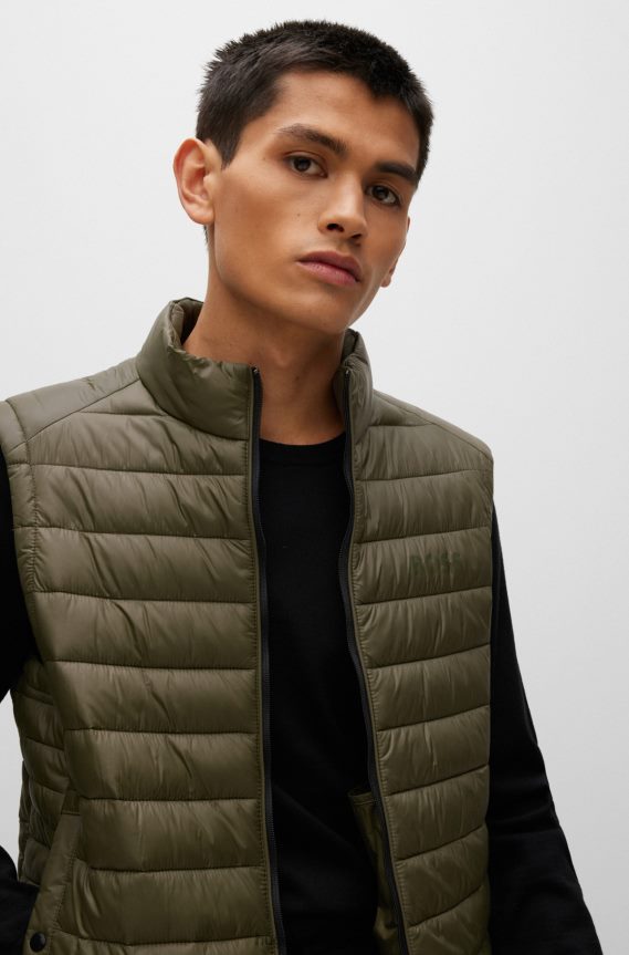 4TFNJN1834 أخضر غامق Hugo Boss جيليه Hugo قابل للتعبئة مع شعار متناغم باللون الأخضر الداكن