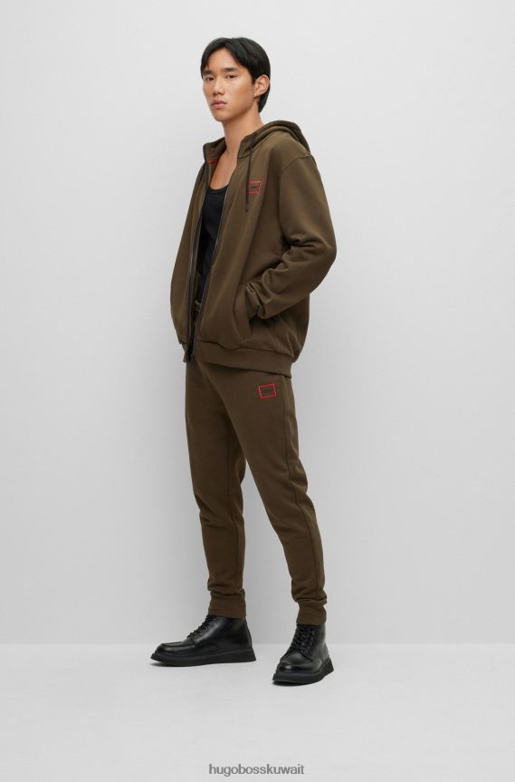 4TFNJN1849 أخضر غامق Hugo Boss سترة بغطاء للرأس بسحاب من قماش تيري الفرنسي مع شعار هوغو بإطار باللون الأخضر الداكن