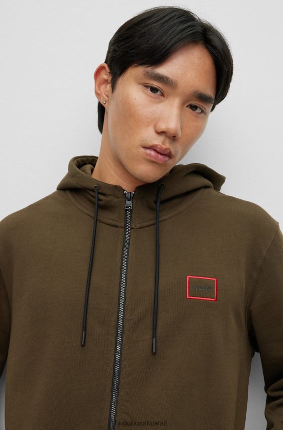 4TFNJN1849 أخضر غامق Hugo Boss سترة بغطاء للرأس بسحاب من قماش تيري الفرنسي مع شعار هوغو بإطار باللون الأخضر الداكن