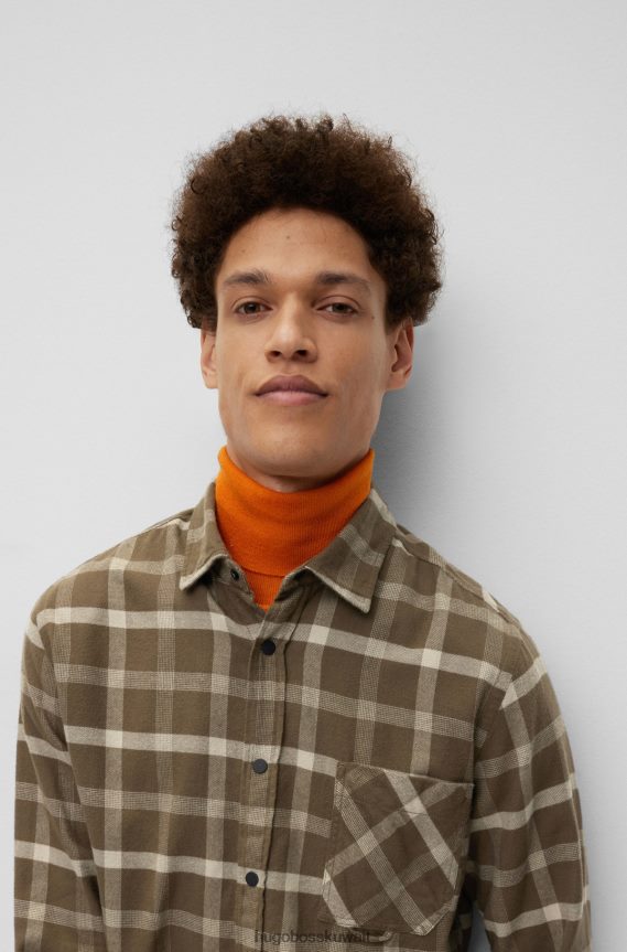 4TFNJN1876 أخضر غامق Hugo Boss قميص بقصة عادية مصنوع من قماش الفلانيل العضوي المصنوع من القطن العضوي باللون الأخضر الداكن