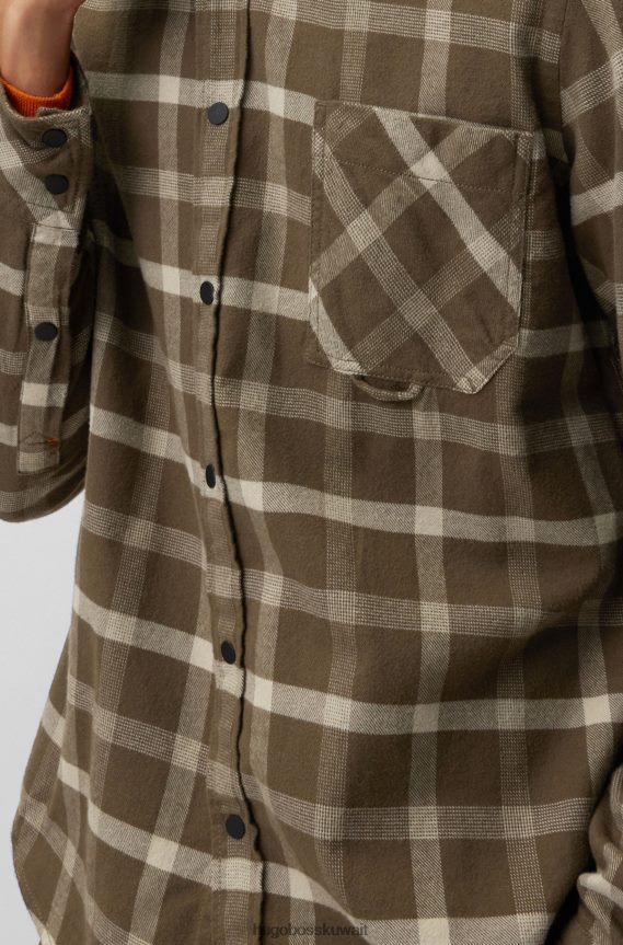 4TFNJN1876 أخضر غامق Hugo Boss قميص بقصة عادية مصنوع من قماش الفلانيل العضوي المصنوع من القطن العضوي باللون الأخضر الداكن