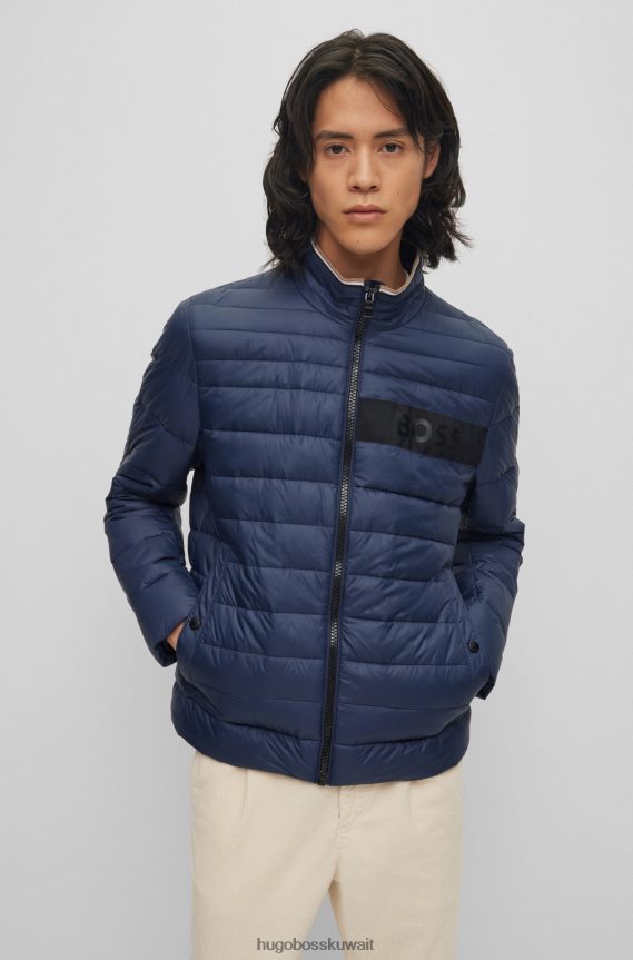 4TFNJN1973 أزرق غامق Hugo Boss سترة هوغو مبطنة مقاومة للماء باللون الأزرق الداكن مع شريط شعار ثلاثي الأبعاد