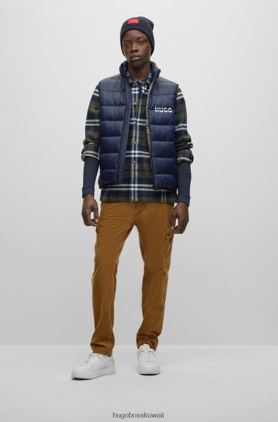 4TFNJN2003 أزرق غامق Hugo Boss جيليه مبطن بقصة ضيقة مع شعار منقسم هوغو باللون الأزرق الداكن