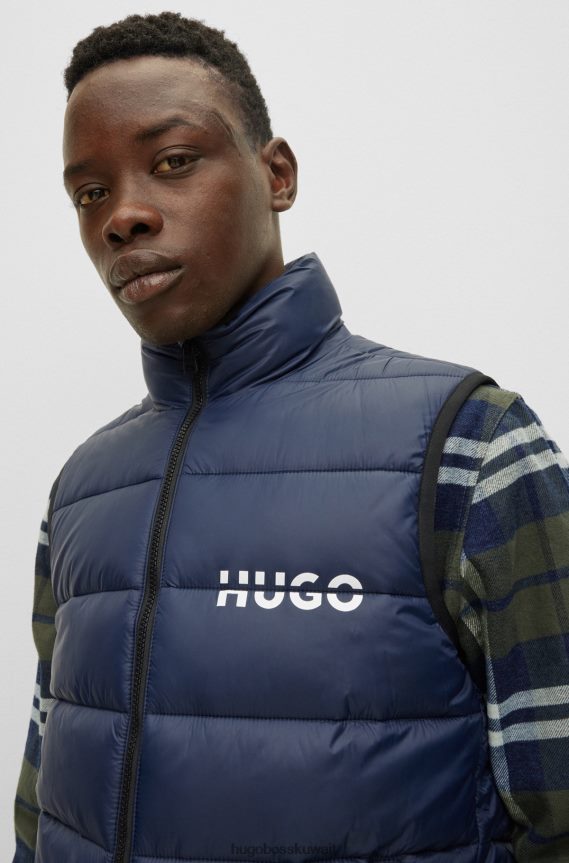 4TFNJN2003 أزرق غامق Hugo Boss جيليه مبطن بقصة ضيقة مع شعار منقسم هوغو باللون الأزرق الداكن