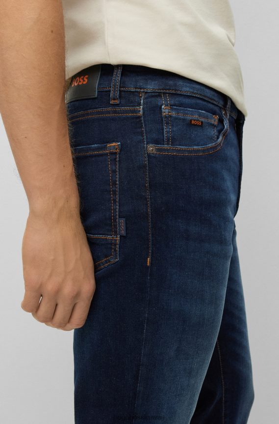 4TFNJN2004 أزرق غامق Hugo Boss جينز هوغو ذو قصة ضيقة باللون الأزرق الداكن من قماش الدنيم المريح المطاطي باللون الأزرق الرخامي
