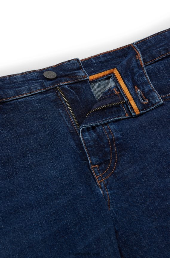 4TFNJN2004 أزرق غامق Hugo Boss جينز هوغو ذو قصة ضيقة باللون الأزرق الداكن من قماش الدنيم المريح المطاطي باللون الأزرق الرخامي