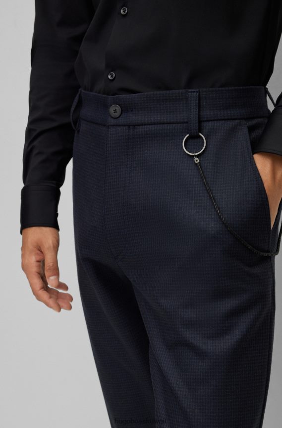 4TFNJN2005 أزرق غامق Hugo Boss هوغو بنطال تشينو أزرق داكن بقصة ضيقة مصنوع من قماش مطاطي مع تفاصيل حبل