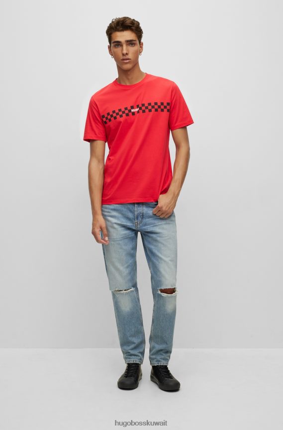 4TFNJN2021 أحمر Hugo Boss تي شيرت بقصة عادية من القطن مع شعار عمل فني باللون الأحمر