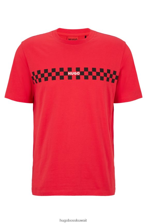 4TFNJN2021 أحمر Hugo Boss تي شيرت بقصة عادية من القطن مع شعار عمل فني باللون الأحمر