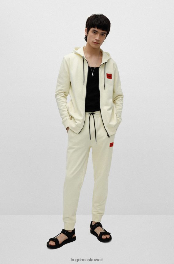 4TFNJN2078 أصفر فاتح Hugo Boss قطعة سفلية من بدلة رياضية من القطن باللون الأصفر الفاتح من Hugo مع رقعة شعار حمراء