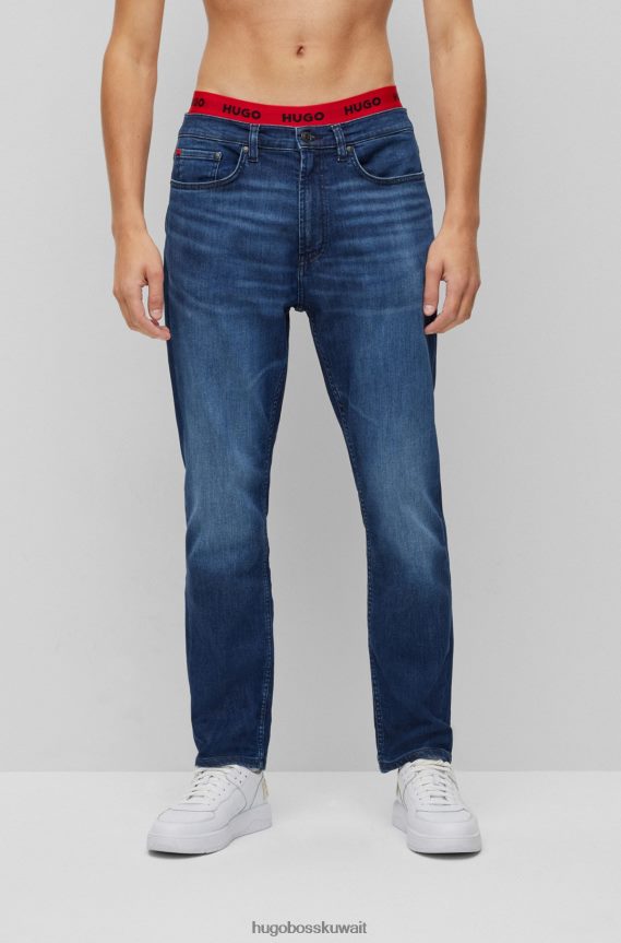 4TFNJN2088 أزرق غامق Hugo Boss جينز بقصة عادية باللون الأزرق من قماش الدنيم المطاطي المريح هوغو باللون الأزرق الداكن