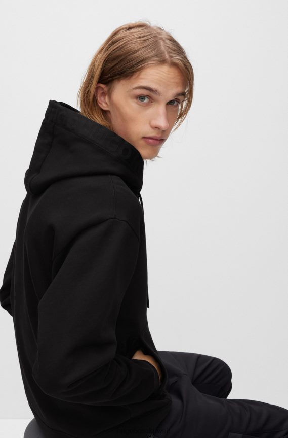 4TFNJN2091 أسود Hugo Boss هودي هوغو من القطن العضوي مع حواف بشريط الشعار باللون الأسود