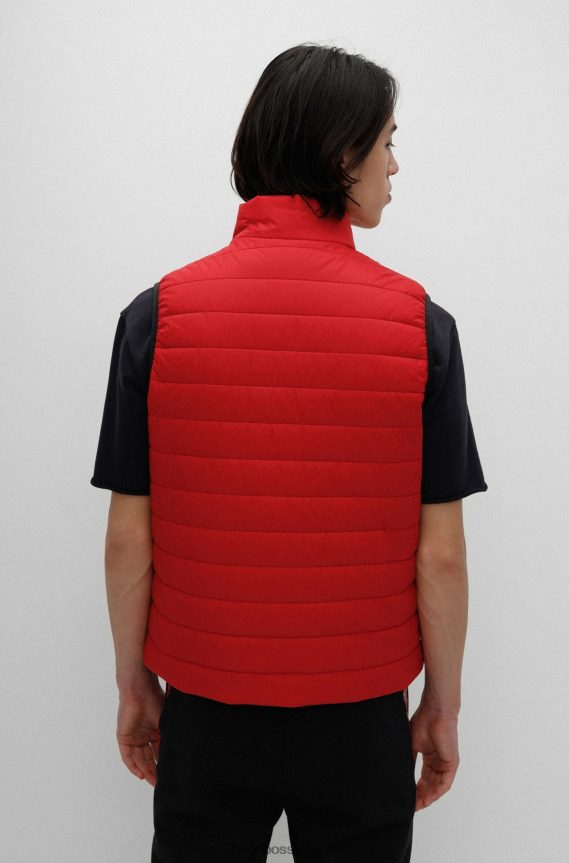 4TFNJN2093 وردي فاتح Hugo Boss جيليه مبطن طارد للماء بقصة ضيقة باللون الوردي الفاتح مع شعار هوغو متباين