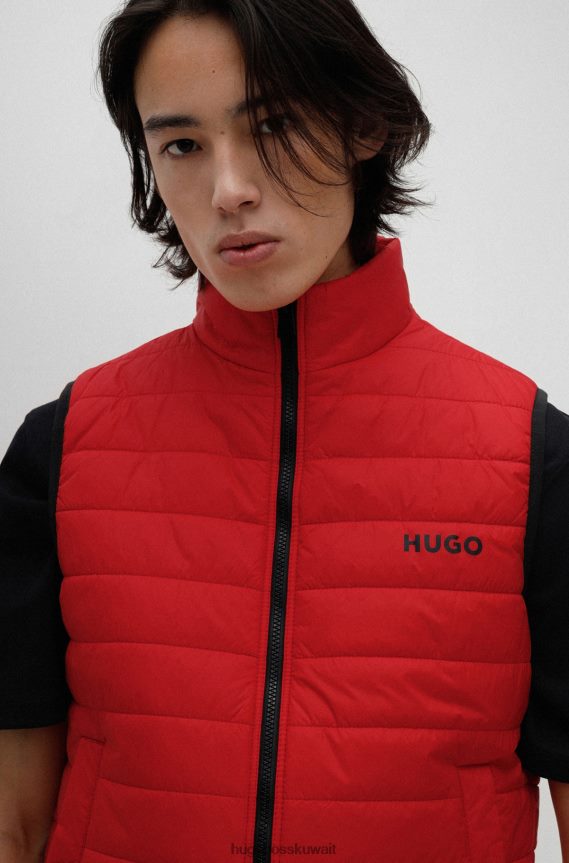 4TFNJN2093 وردي فاتح Hugo Boss جيليه مبطن طارد للماء بقصة ضيقة باللون الوردي الفاتح مع شعار هوغو متباين