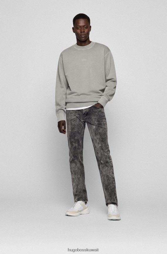 4TFNJN2097 رمادي Hugo Boss سويت شيرت هوغو برقبة دائرية من قماش تيري الفرنسي مع شعار متعدد الطبقات باللون الرمادي