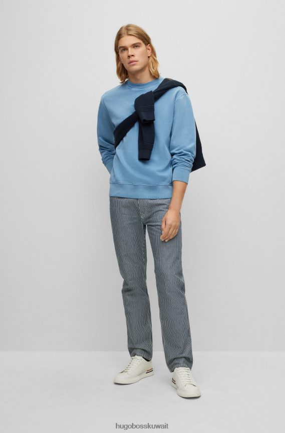 4TFNJN2099 أزرق Hugo Boss سويت شيرت أزرق برقبة دائرية مصنوع من قماش تيري الفرنسي مع شعار هوغو متعدد الطبقات