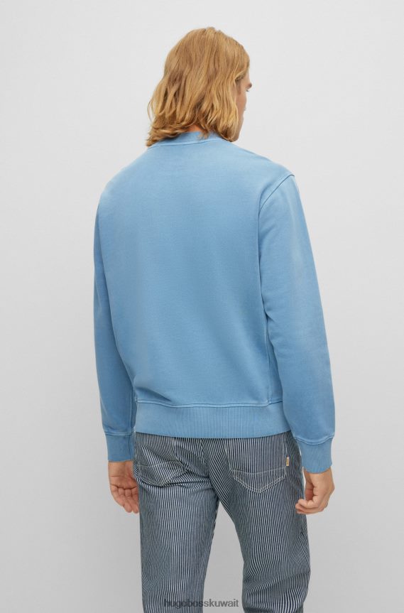 4TFNJN2099 أزرق Hugo Boss سويت شيرت أزرق برقبة دائرية مصنوع من قماش تيري الفرنسي مع شعار هوغو متعدد الطبقات