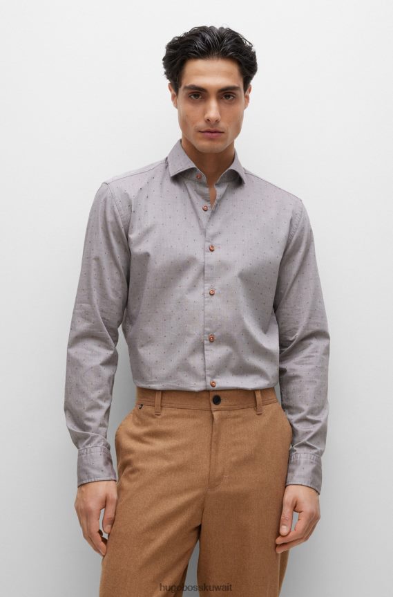 4TFNJN2126 بني Hugo Boss قميص هوغو بني بقصة غير رسمية من القطن المغسول