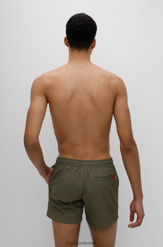 4TFNJN2138 الكاكي Hugo Boss شورت سباحة سريع الجفاف مع شعار أحمر هوغو كاكي