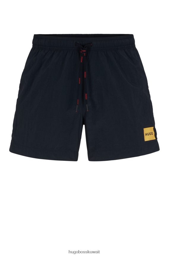 4TFNJN2140 أسود Hugo Boss هوغو شورت سباحة أسود سريع الجفاف مع ملصق شعار أحمر