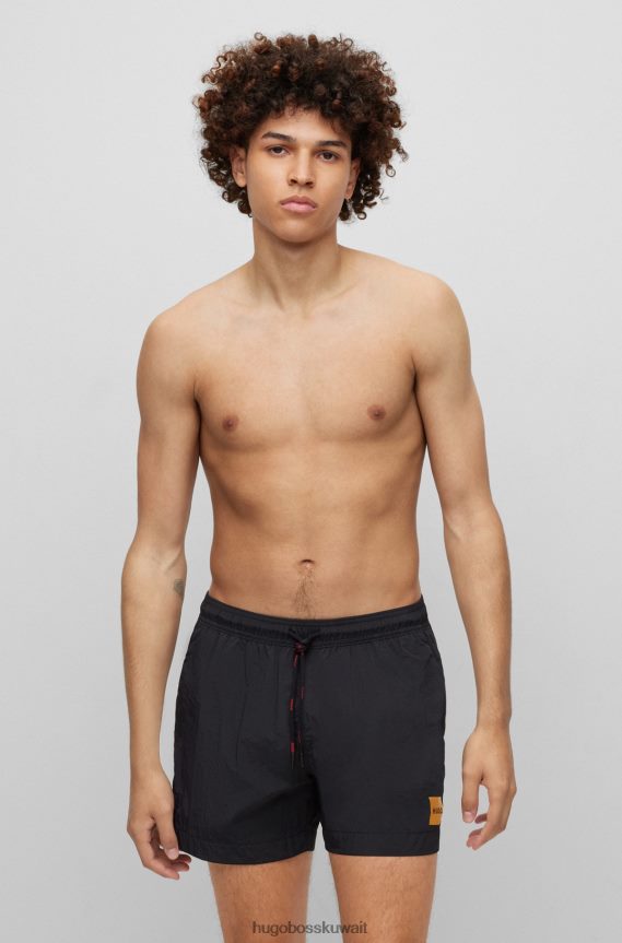 4TFNJN2140 أسود Hugo Boss هوغو شورت سباحة أسود سريع الجفاف مع ملصق شعار أحمر