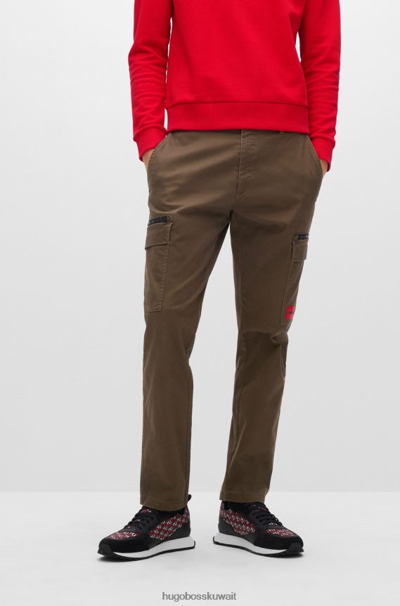 4TFNJN2154 أخضر غامق Hugo Boss بنطلون كارجو بقصة ضيقة من قماش الجبردين القطني المطاطي باللون الأخضر الداكن