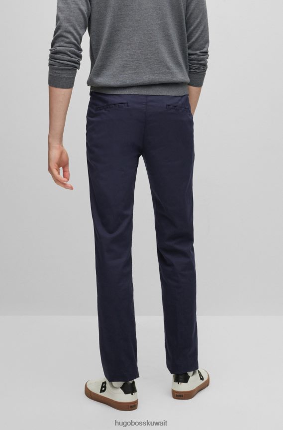 4TFNJN2160 أزرق غامق Hugo Boss تشينو بقصّة ضيّقة مصنوع من قطن الغبردين الأزرق المرن