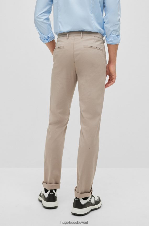 4TFNJN2161 البيج الفاتح Hugo Boss بنطال تشينو باللون البيج الفاتح مصنوع من قماش الجبردين القطني المطاطي