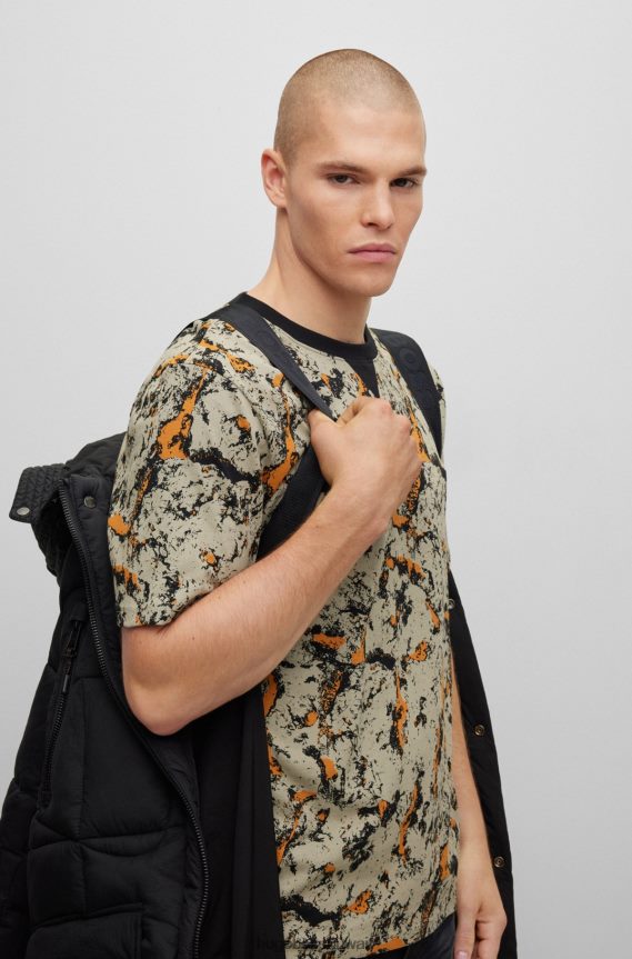 4TFNJN2164 أسود Hugo Boss سترة هوغو سوداء طاردة للماء مع بقع الكوع